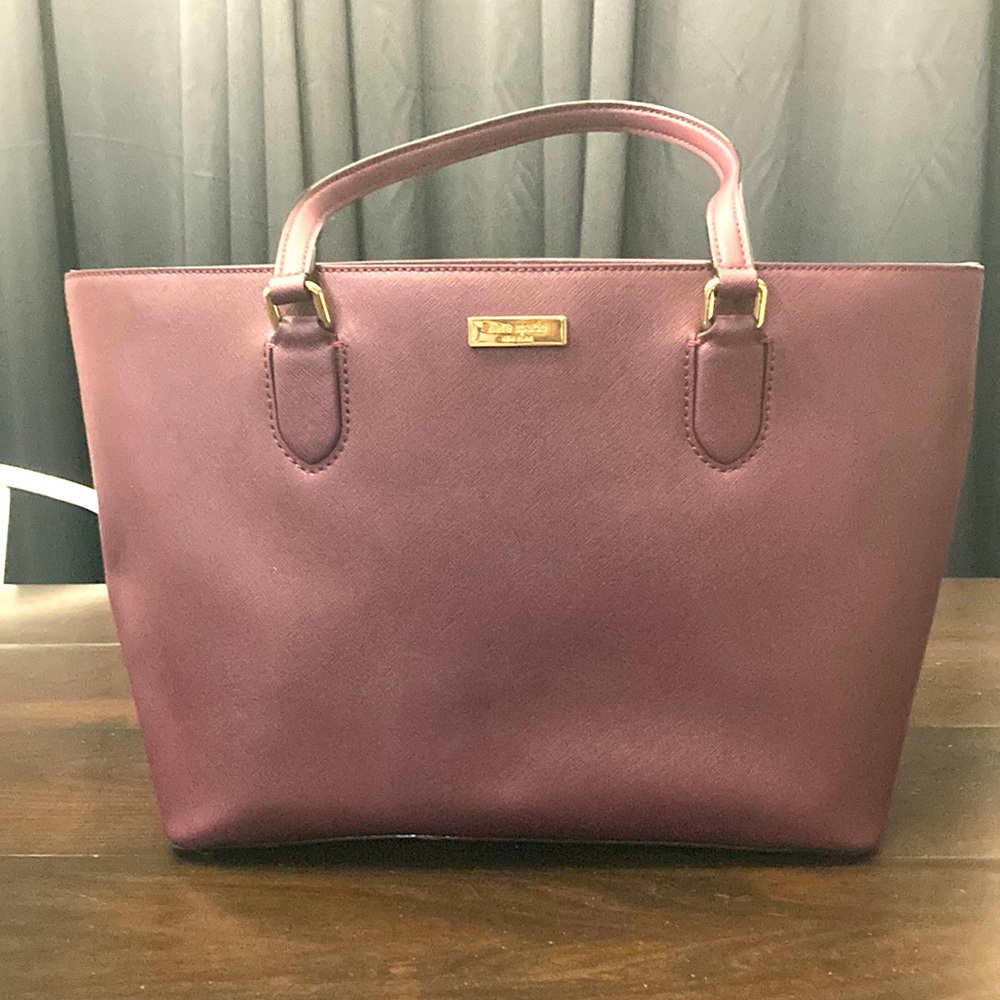 Like new Kate spade maroon colored tote. No stains and no sign of wear and tear